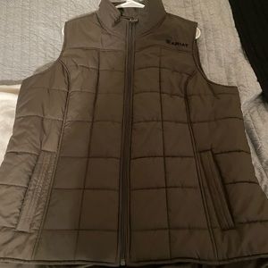 AIRIAT PUFFER VEST. NEVER WORN BEFORE